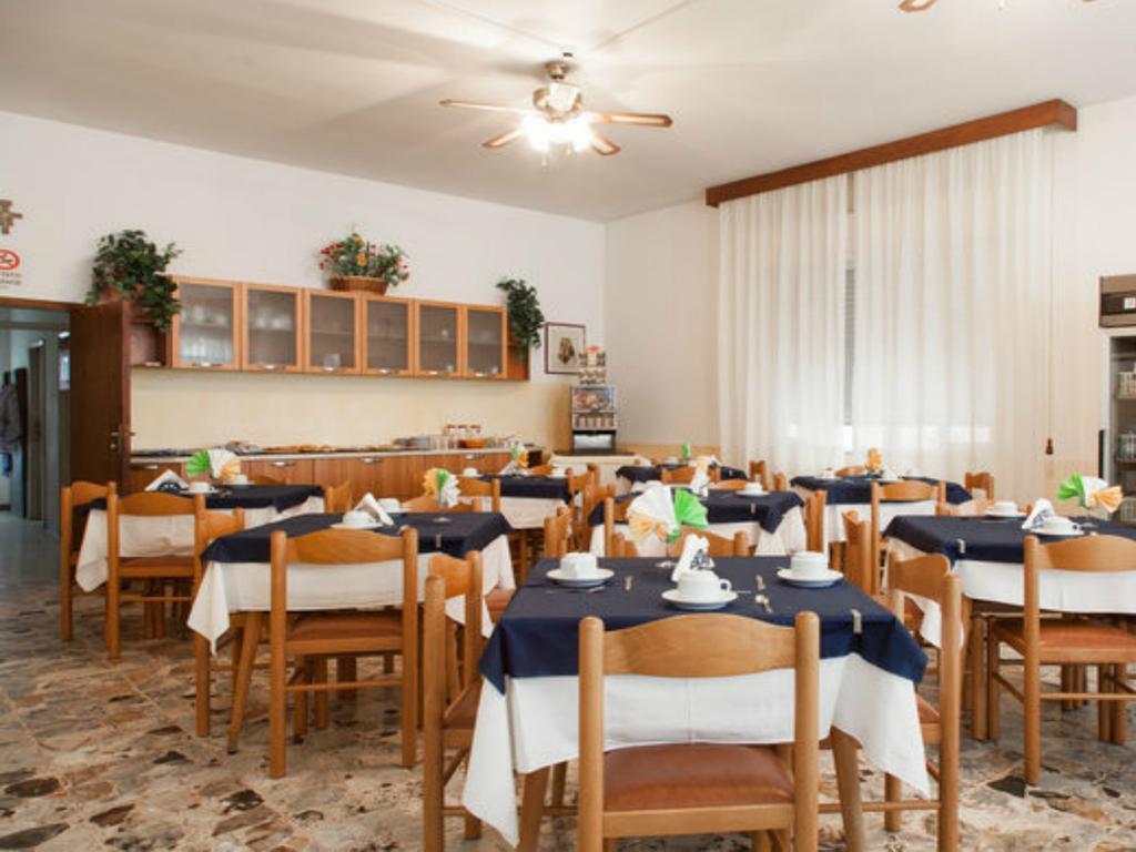 Hotel Ronconi Rimini Buitenkant foto