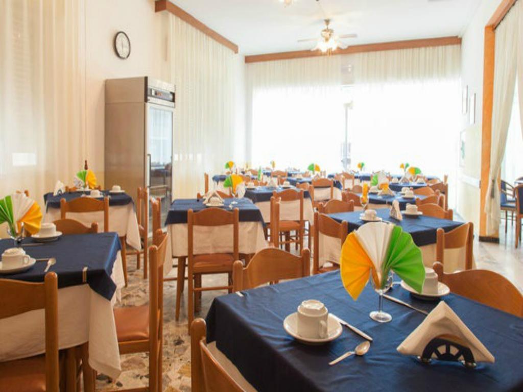 Hotel Ronconi Rimini Buitenkant foto