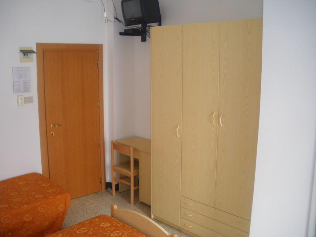 Hotel Ronconi Rimini Buitenkant foto