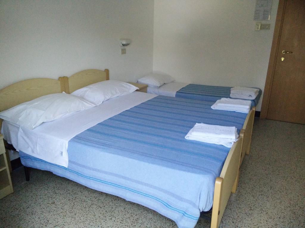 Hotel Ronconi Rimini Buitenkant foto