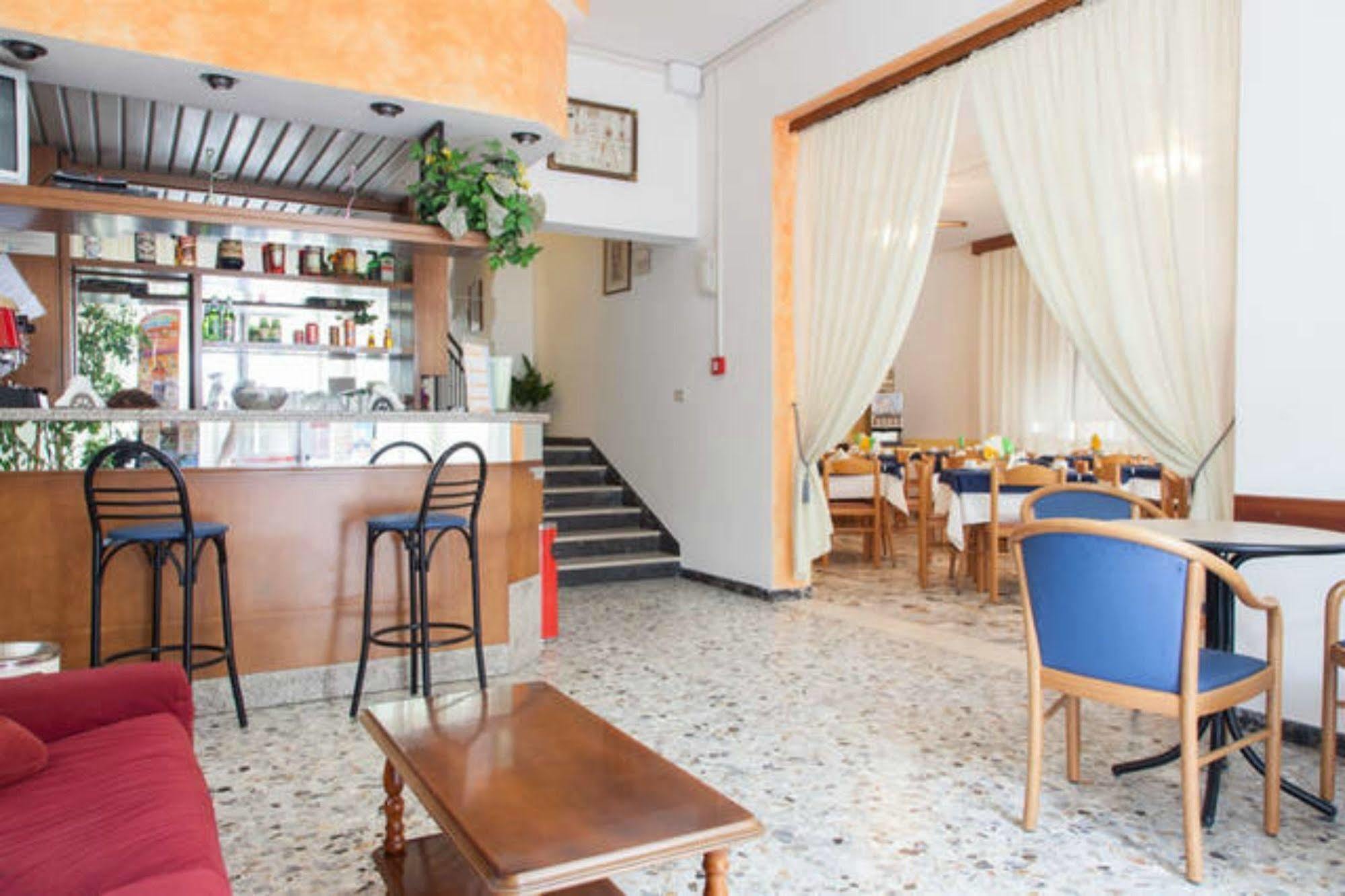 Hotel Ronconi Rimini Buitenkant foto
