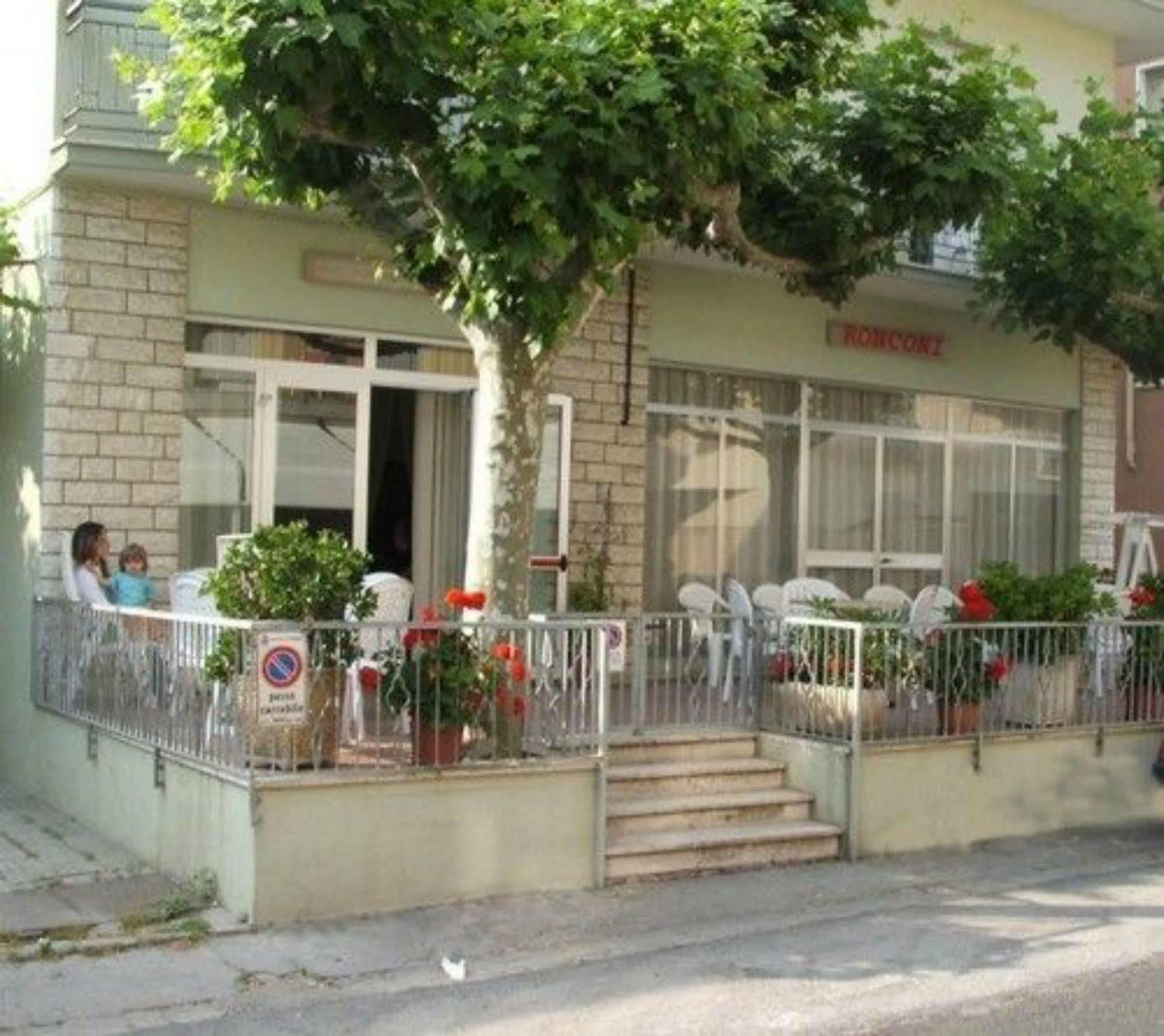 Hotel Ronconi Rimini Buitenkant foto