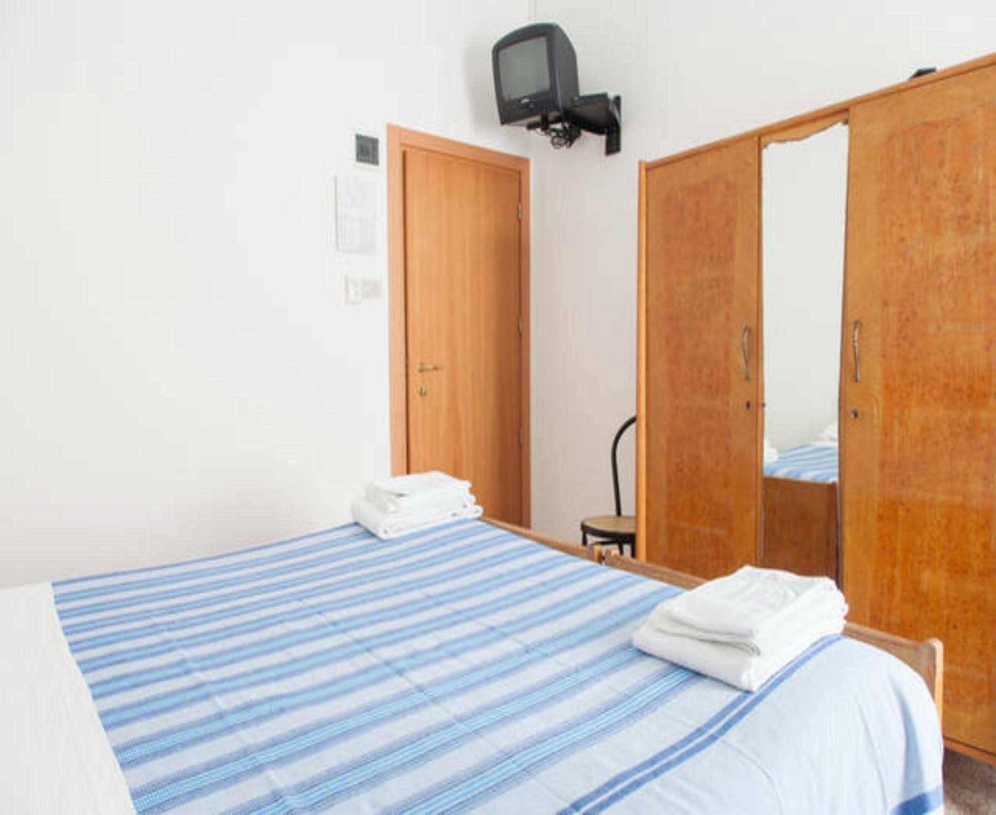 Hotel Ronconi Rimini Buitenkant foto