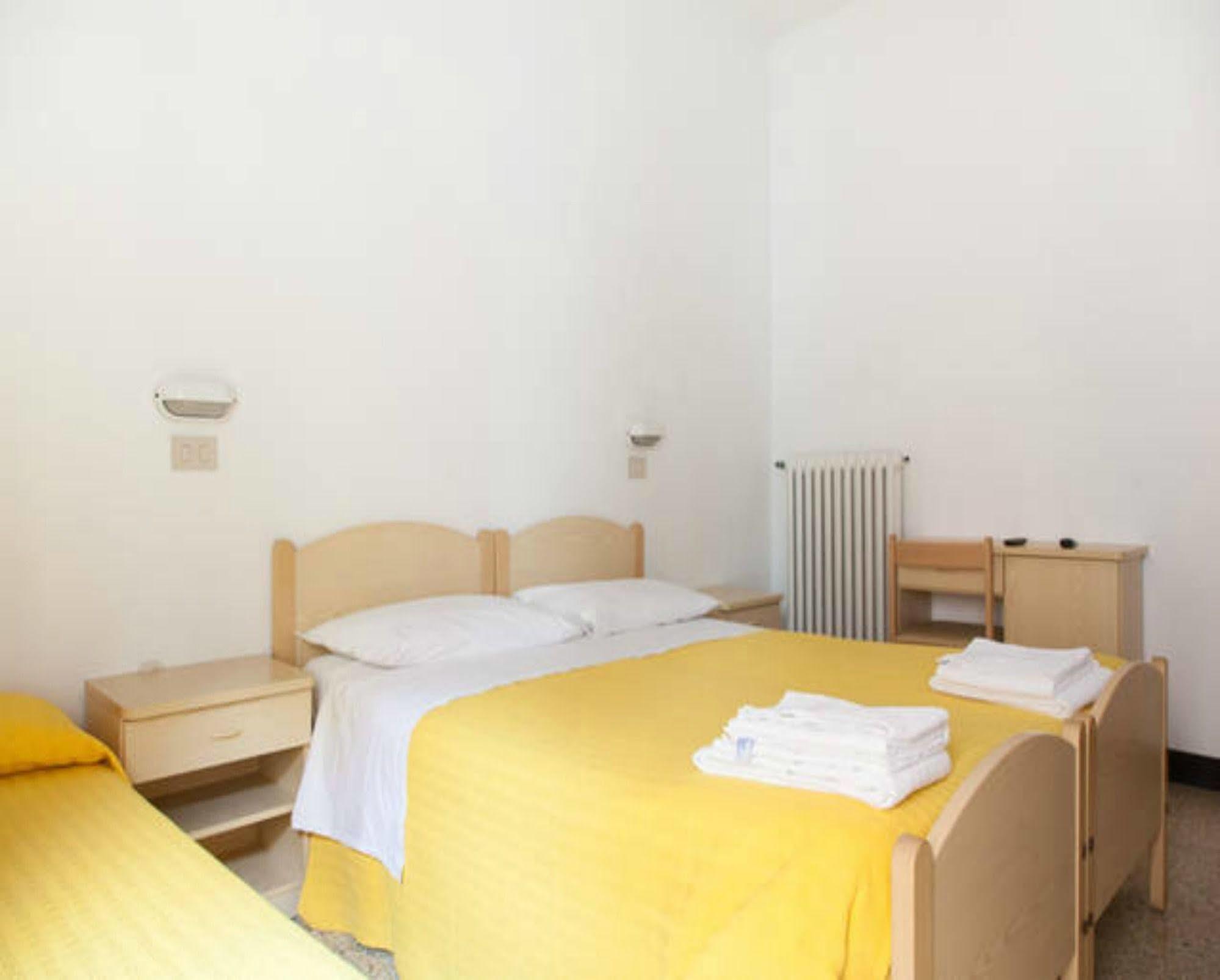 Hotel Ronconi Rimini Buitenkant foto