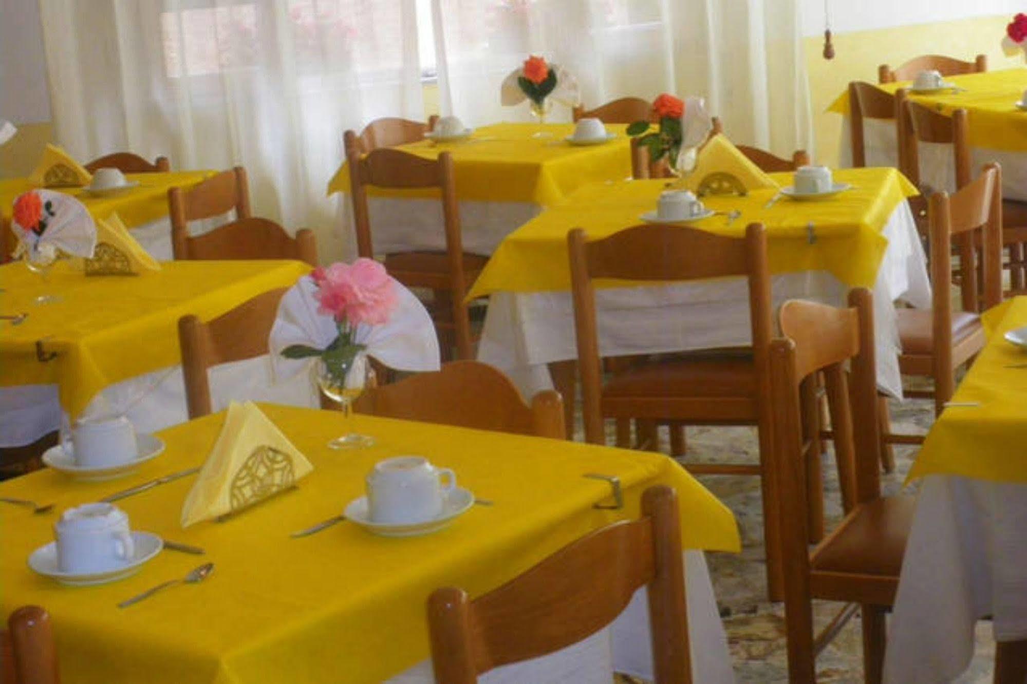 Hotel Ronconi Rimini Buitenkant foto